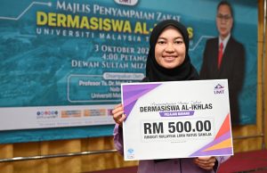 UMT agih sumbangan zakat kepada 650 pelajar baharu
