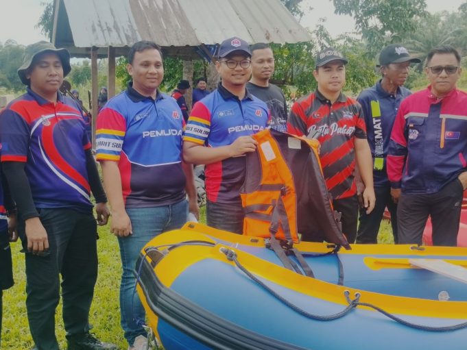 Pemuda banjir