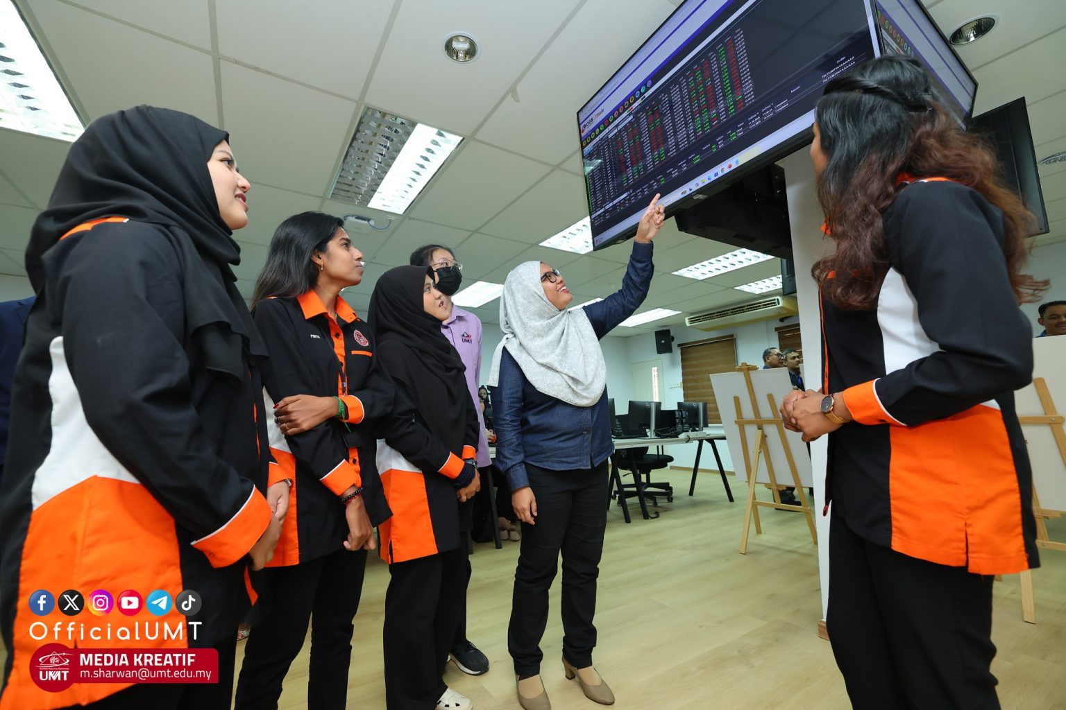 UMT Tubuhkan Pusat Dagangan Pensyarah UMT Menggunakan Kemudahan Yang Tersedia Pada Trading Centre Bagi Melancarkan Proses Pengajaraan Dan 1536x1024 