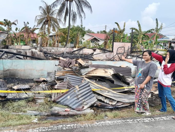 Terbakar