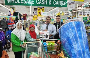 Wanita warga emas alas perut makan tauhu, tempe sejak hilang upaya bekerja