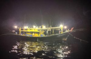 Maritim tahan bot nelayan tempatan sedang candat sotong