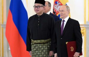 Duta Malaysia serah watikah pelantikan kepada Putin