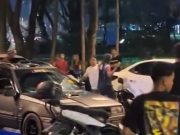 Salah faham punca dua lelaki bergaduh di Dataran Shah Alam