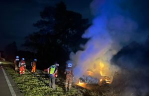 Wanita terselamat, kereta Porsche terbakar dalam kemalangan
