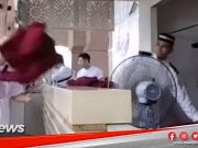 JAKIM siasat isu pelancong China baling jubah Masjid Putra