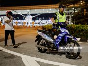 Ops Khas JPJ: Penunggang motosikal cuba lolos lawan arus di di sekatan jalan dicekup