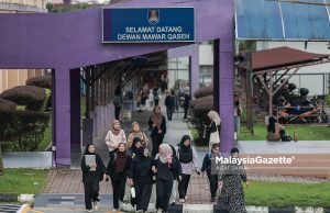 JKNCR nafi IPTA amal `pintu belakang’, kemasukan berdasarkan merit dan syarat akademik Penuntut universiti yang merupakan mahasiswa dan mahasiswi ketika tinjauan sempena Belanjawan 2025 sektor pendidikan di Univeristi Teknologi Mara (UiTM) Shah Alam, Selangor. Foto AIZAT ZAINAL 18 OKTOBER 2024.