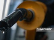 Pembelian RON95: Kerajaan sedang pertimbang guna kad pengenalan, e-dompet – Rafizi