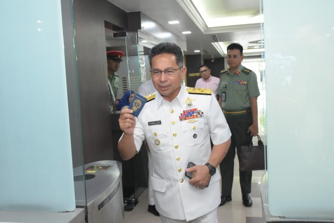 P1_Timbalan Panglima Tentera Laut tiba di Wisma Pertahanan untuk memulakan tugas
