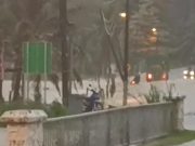 Penunggang motosikal cuba redah arus banjir nyaris lemas