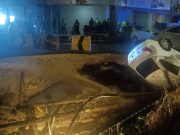 Kereta jatuh tebing kerana tanah runtuh di Lembah Maju
