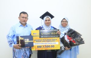 Leftenan Muda Kor SISPA penerima Anugerah Pelajaran Diraja UTeM