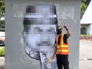 Fahmi Reza tampal karikatur satira Tun Musa di Kota Kinabalu