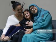 Zahnita Gembira Bersama Ibu dan Anak