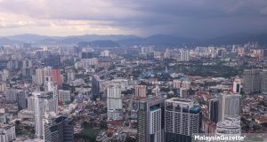 Suasana bangunan Kuala Lumpur ketika tinjauan lensa MalaysiaGazette di Menara Kuala Lumpur. Foto AIZAT ZAINAL. 16 OKTOBER 2024. FDI pelaburan langsung asing Selangor Kerangka Ekonomi Madani