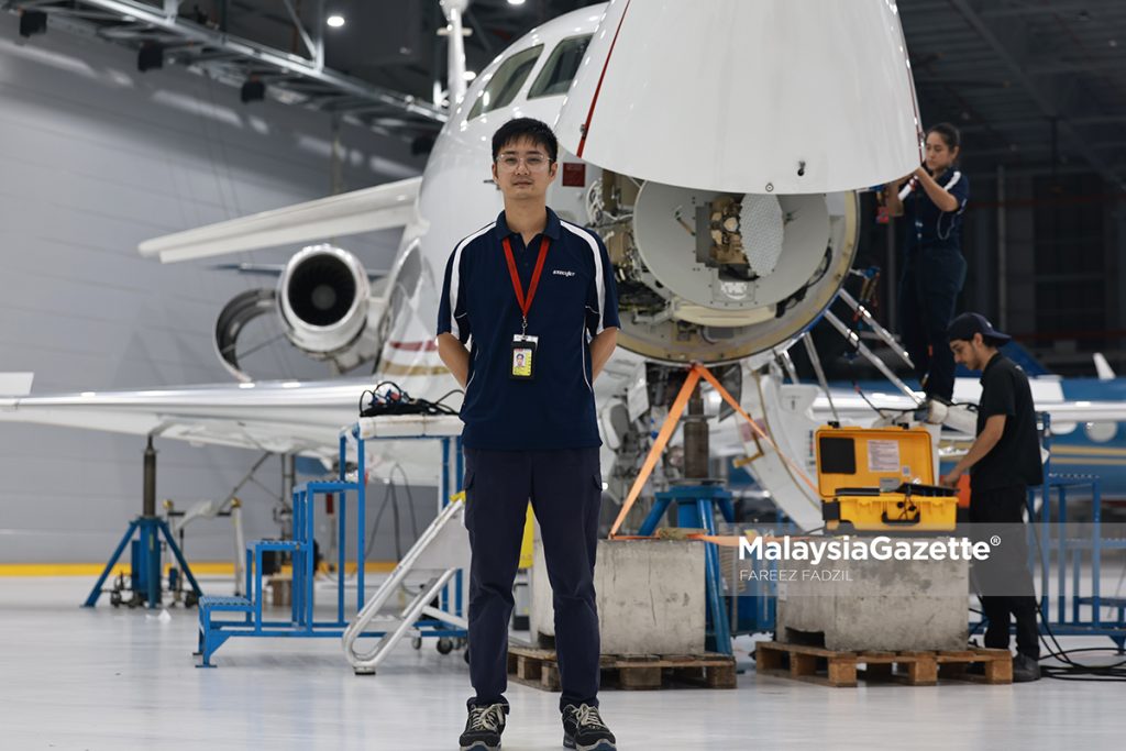 Temubual bersama jurutera pesawat, Yeo Ming Xiang mengenai penyelenggaraan pesawat Falcon di hangar ExecuJet, Lapangan Terbang Sultan Abdul Aziz Shah, Subang. Foto FAREEZ FADZIL, 25 OKTOBER 2024. FDI pelaburan langsung asing kerangka ekonomi madani 