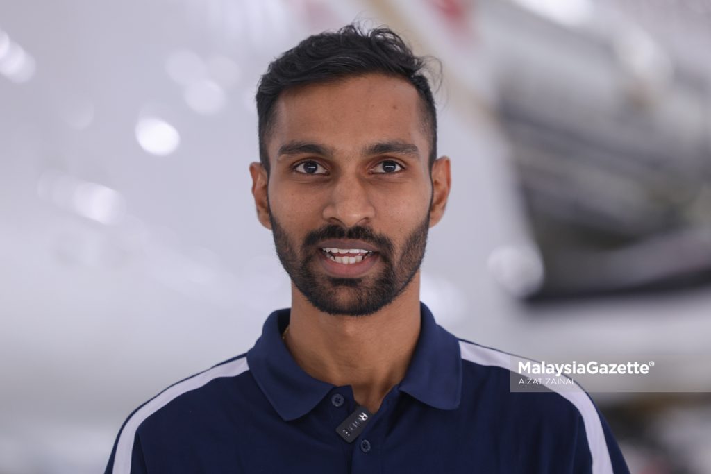 Temubual bersama jurutera pesawat, Tinakaran Ramalingam mengenai penyelenggaraan pesawat Falcon di hangar ExecuJet, Lapangan Terbang Sultan Abdul Aziz Shah, Subang. Foto AIZAT ZAINAL, 25 OKTOBER 2024.