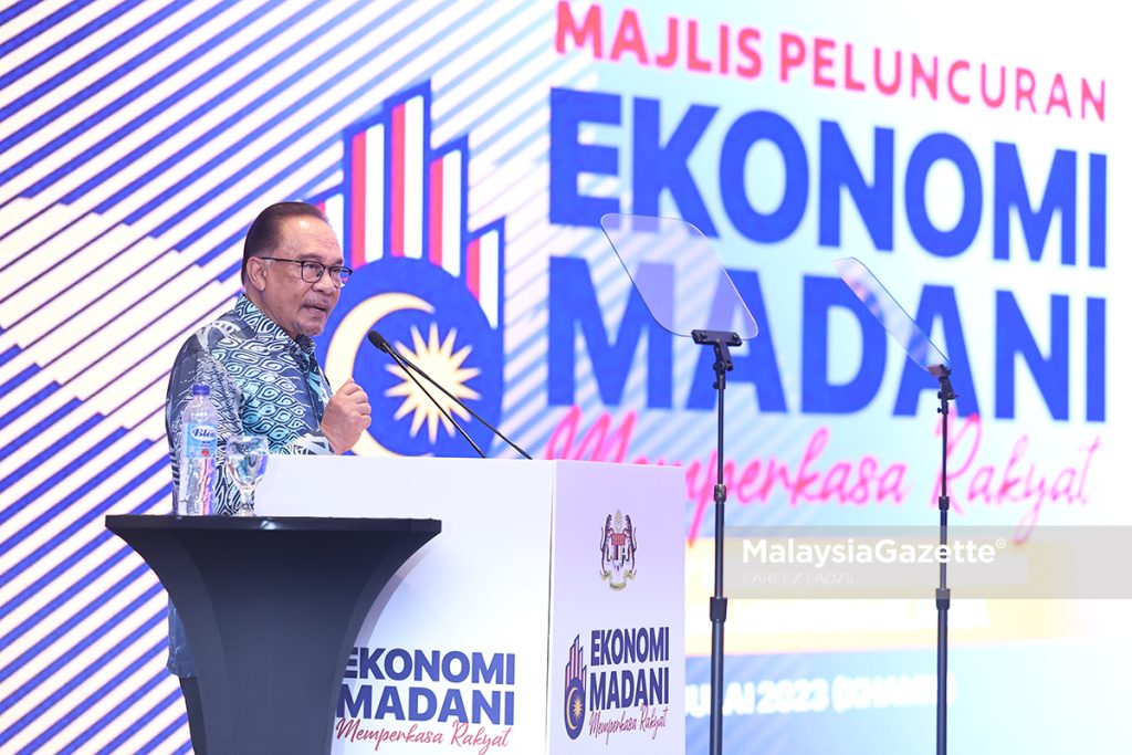 Perdana Menteri, Datuk Seri Anwar Ibrahim berucap pada Majlis Peluncuran Ekonomi Madani : Memperkasa Rakyat di Suruhanjaya Sekuriti, Kuala Lumpur. Foto FAREEZ FADZIL, 27 JULAI 2023. FDI pelaburan langsung asing 