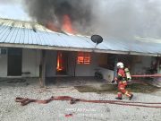 33 tinggal sehelai sepinggang lapan rumah sewa terbakar