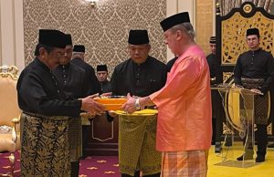 Bekas Ketua Menteri Sabah, Tan Sri Musa Aman diperkenan Yang di-Pertuan Agong, Sultan Ibrahim sebagai Yang Dipertua Negeri Sabah Ke-11 hari ini.