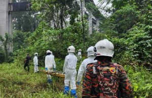 Mayat ditemui di Rawang Bypass lengkap berpakaian, pakai helmet