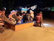 Bomba selamatkan mangsa terjejas banjir di Pantai Remis