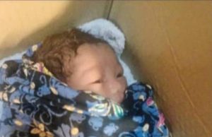 Peniaga terkejut jumpa bayi dibuang dalam kotak di kedainya