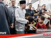 MGNews: PM Meluangkan Masa Bersama Penduduk Presint 11 Sebelum Solat Jumaat