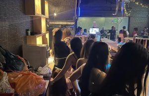 Premis hiburan tanpa lesen diserbu, 13 individu ditahan di JB