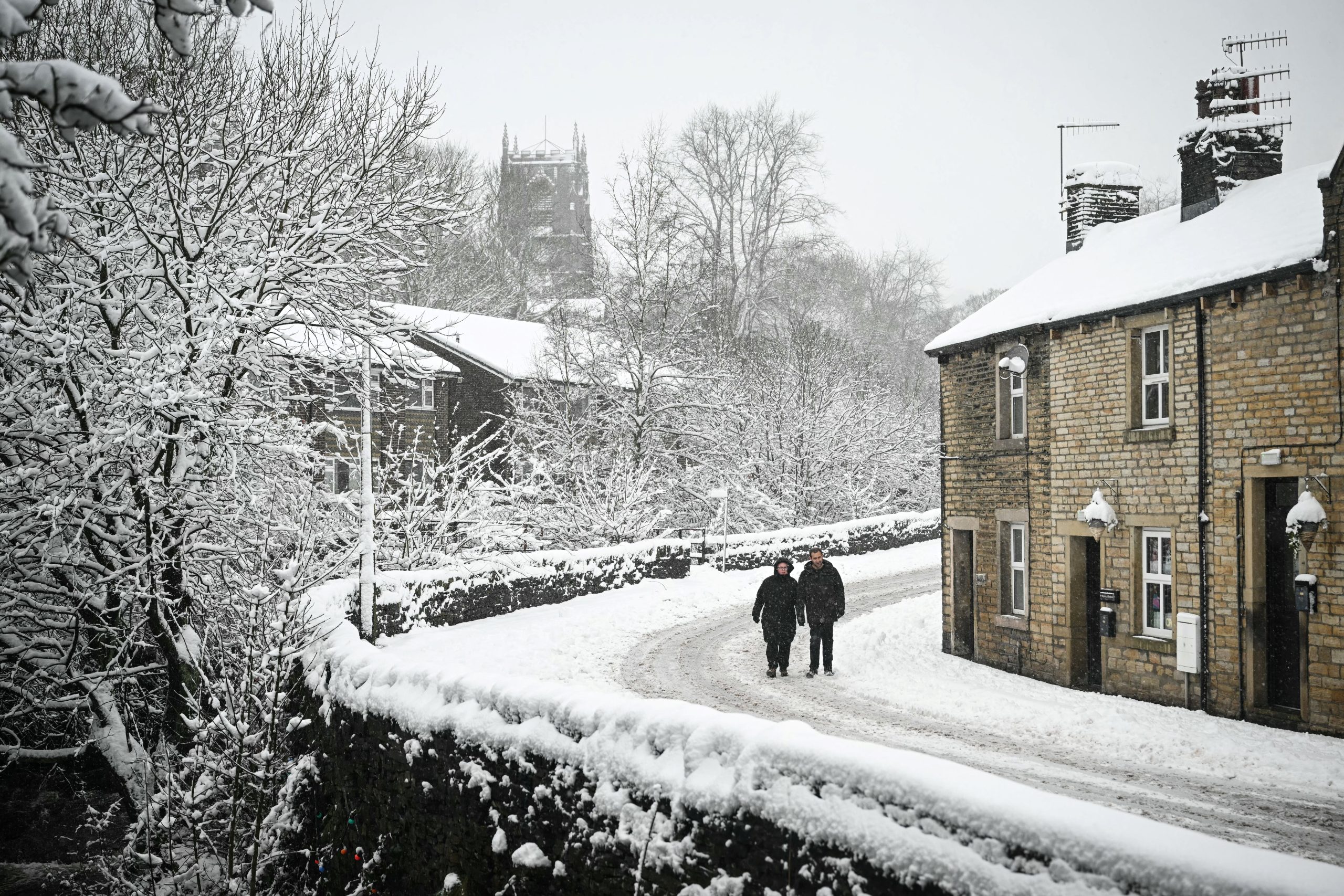 Snow, ice snarls postholiday travel in Europe