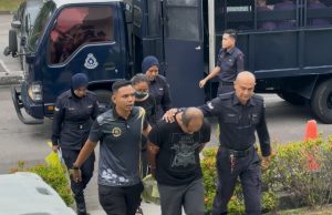Suami isteri mengaku bersalah miliki 259.5 liter air ketum
