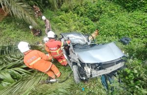 Dua wanita maut, dua cedera parah kereta terbabas masuk gaung
