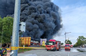 Kedai karpet di Nilai 3 terbakar