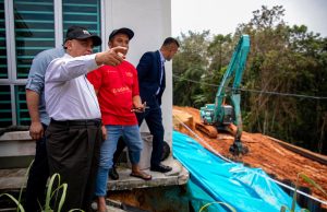 Tanah runtuh Taman Bunga Raya MB Perak Tapah Saarani