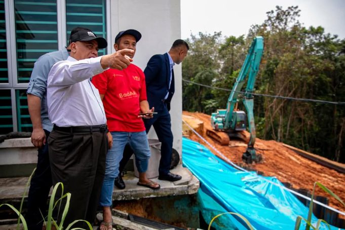 Tanah runtuh Taman Bunga Raya MB Perak Tapah Saarani