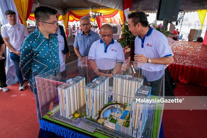 Menteri Besar Perak, Datuk Seri Saarani Mohamad ketika Majlis Perasmian Pelancaran Jualan Projek Rumah Perakku Pangsapuri Raflesia di Bandar Seri Botani, Ipoh, pada Sabtu. Foto ANIQ NABILAFIQ ANUAR, 01 FEBRUARI 2025.