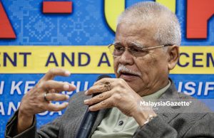 Setiausaha Agung Majlis Perundingan Melayu, Datuk Dr Hasan Mad bercakap pada Program Bicara Persada Setahun KEB: Di Mana dan Ke Mana Bumiputeri di Universiti Kebangsaan Malaysia, Bangi. Foto SADIQ SANI, 28 FEBRUARI 2025