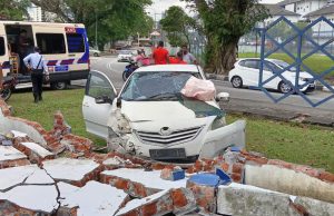 Lelaki cedera langgar tembok Balai Polis Jinjang