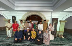 Sumbangan karpet, jamuan bersama 1,000 jemaah Masjid Jami Aulia Pekalongan