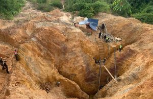 Dua lelaki Kemboja lombong emas secara haram di Rompin