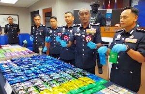 Sindiket campur beberapa jenis dadah dalam peket minuman