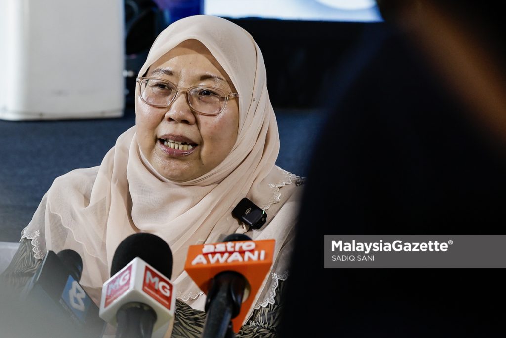 Timbalan Menteri Perdagangan Dalam Negeri dan Kos Sara Hidup, Dr Fuziah Salleh bercakap pada sidang media selepas hadir merasmikan Majlis Pelancaran Bazar Ramadan Rahmah MADANI 2025 di Bazar Ramadan Kipmall Kota Warisan, Sepang. Foto SADIQ SANI, 04 MAC 2025