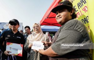 Timbalan Menteri Perdagangan Dalam Negeri dan Kos Sara Hidup, Dr Fuziah Salleh ketika melawat bazar Ramadan pada Majlis Pelancaran Bazar Ramadan Rahmah MADANI 2025 di Kipmall Kota Warisan, Sepang. Foto SADIQ SANI, 04 MAC 2025