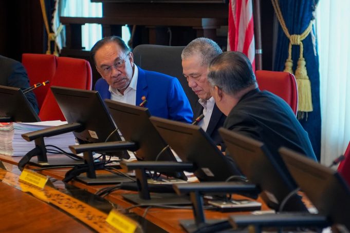 Mohamad Sabu hadir Mesyuarat Kabinet pagi tadi yang dipengerusikan Perdana Menteri, Datuk Seri Anwar Ibrahim