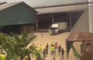Gaji lewat punca pekerja kilang merusuh di Pokok Sena