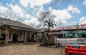 Masih ada kebakaran kecil di rumah-rumah di Jalan Harmoni
