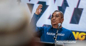 Ketua Pengarah Pilihan Raya Perikatan Nasional (PN), Datuk Seri Muhammad Sanusi Md Nor berucap pada Ceramah Grand Finale sempena Pilihan Raya Kecil (PRK) Dewan Undangan Negeri (DUN) Ayer Kuning di Taman Golf Bidor, pada Khamis. Foto ANIQ NABILAFIQ ANUAR, 24 APRIL 2025. PAS rasis tok wan