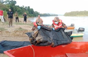 Mayat lelaki ditemukan tersangkut pada sampah, kayu balak