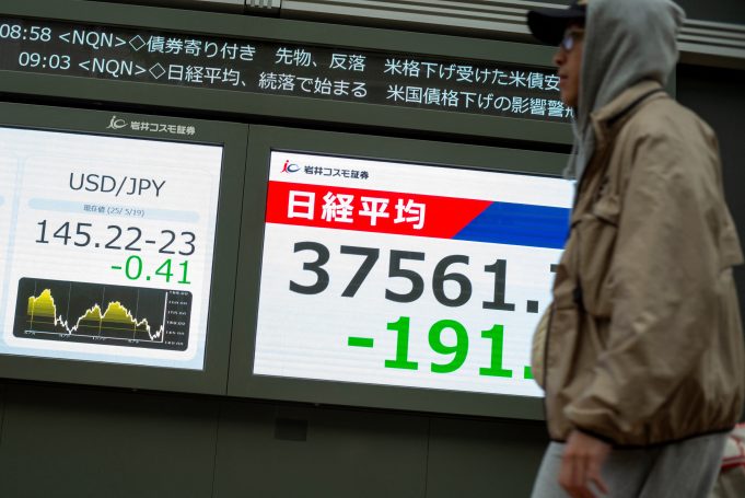 JAPAN-ECONOMY-STOCKS